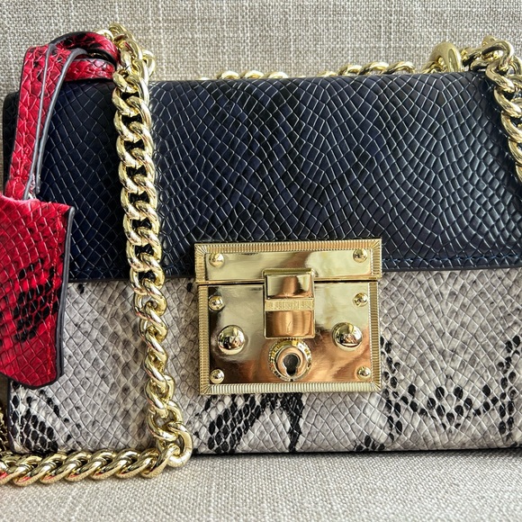 🌺Leather crossbody🌺 - Picture 1 of 11